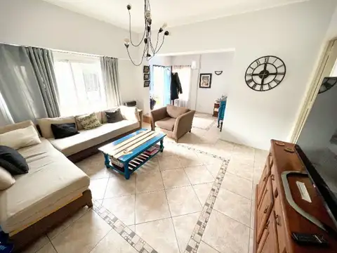 Vta Casa 5 AMB, Cochera, a.cred Permuta S Lugares