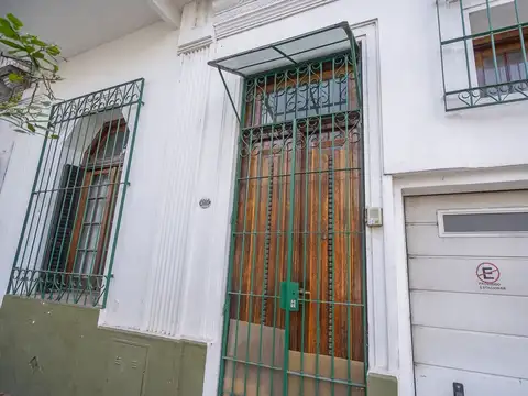 Casa 7 ambientes con 2 baños