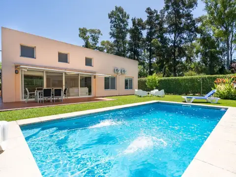 VENTA CASA 3 AMBIENTES CON PILETA PILAR