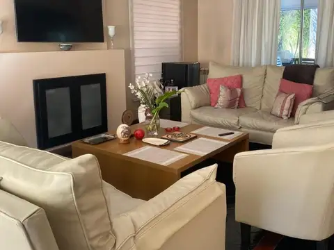 Casa 5 ambientes con 4 baños