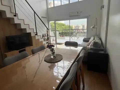 Vendo excelente duplex con cochera en AV. Pedro Goyena (Apto Profesional)