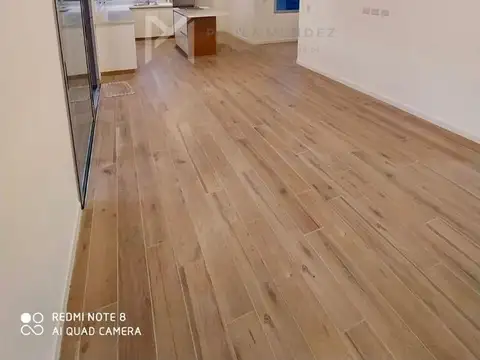 Casa en Alquiler con 2 cocheras