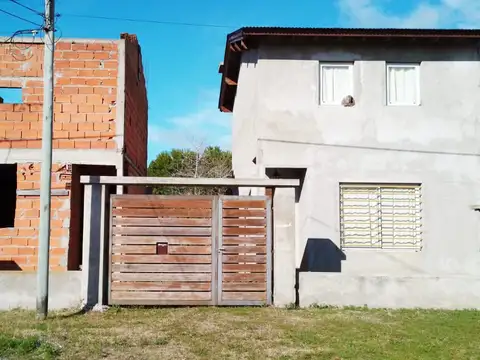 5 DUPLEX - 1 funcional 60 m2, 2 en construccion y 2 solo plateas -