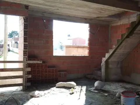 5 DUPLEX - 1 funcional 60 m2, 2 en construccion y 2 solo plateas -