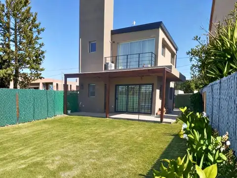 ALQUILER CASA GONNET 2 HABITACIONES 2 BAÑOS