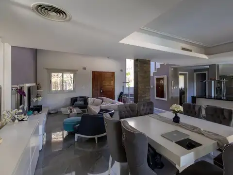 Casa 5 ambientes con 2 baños