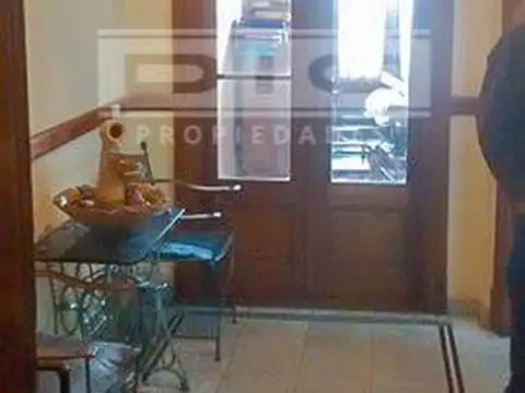 Oficina 6 ambientes con 2 baños