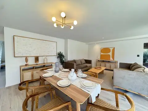 Venta casa de 3 dormitorios con pileta. Funes Hills, Miraflores. Permuta/Apta credito