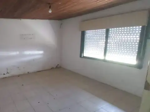 CASA SOBRE AV FIOROTTO 1200 M2 EN ESQUINA