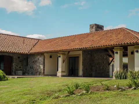 Casa 7 ambientes con 5 baños