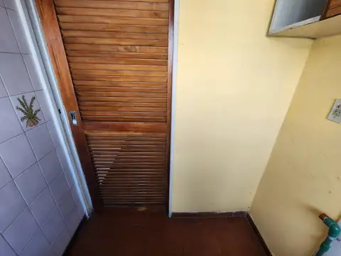 AMPLIO DEPARTAMENTO 2 AMBIENTES CON BALCÓN