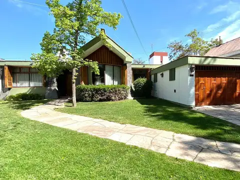 Hermosa Casa Gran Jardín C/Pileta La Puntilla, MDZ