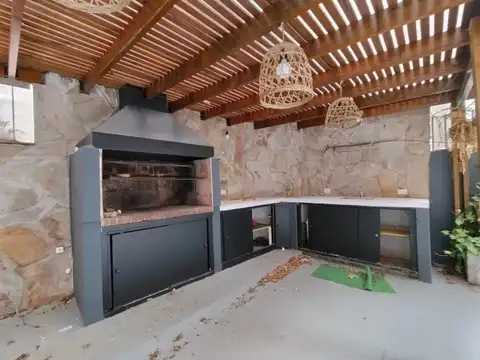 Beruti 2800, Piso pb