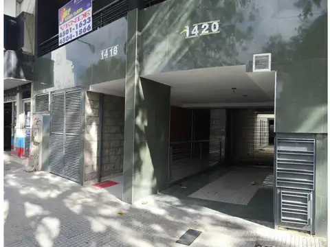Dpto monoambiente en alquiler con amplio patio. Monte castro frente a la plaza excelente ubicacion