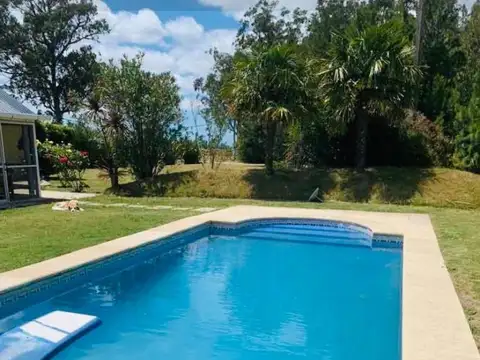 Casa 4 ambientes con 2 baños