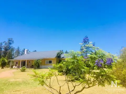 Chacra con piscina en Camino a Los Ceibos