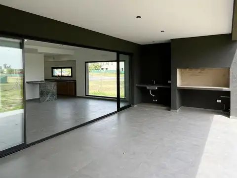 Casa en Venta en Pilar Del Este - Santa Sofia, USD 190.000