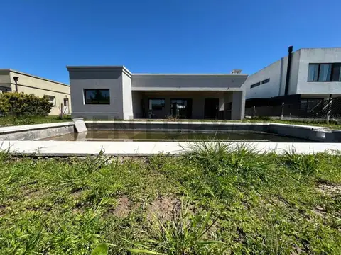 Casa en Venta en Barrio El Cazador, USD 245.000