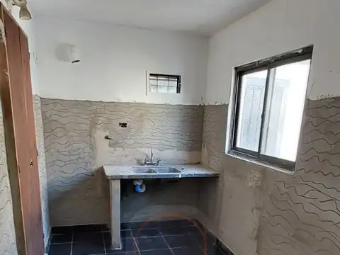 Casa 4 ambientes con 1 baño