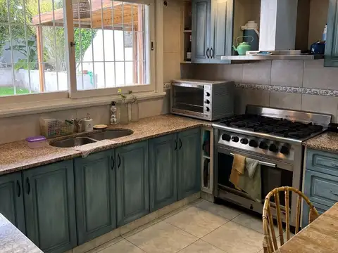 Venta Chale 9 ambientes en pleno Punta Mogotes a metros del mar