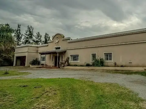 Casa 5 ambientes con 4 baños