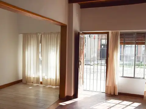 Casa 3 ambientes con 1 baño