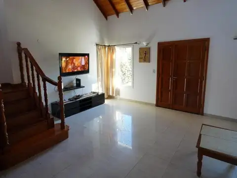 Casa 4 ambientes con 4 baños