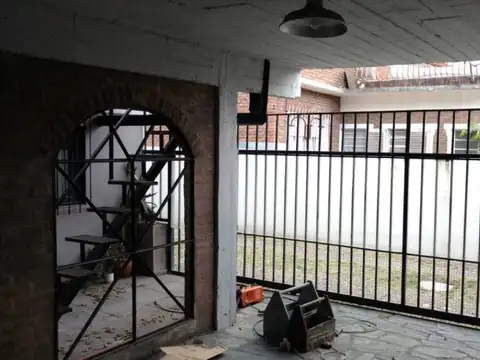 Duplex 3 Ambientes al Frente con Cochera en Venta - Castelar Sur