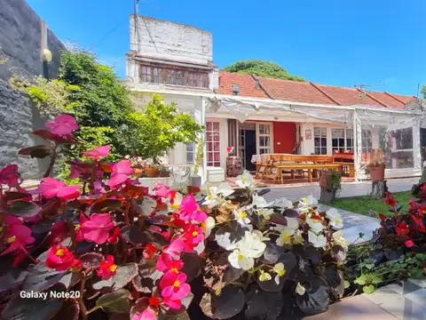 Casa en Venta con 2 cocheras