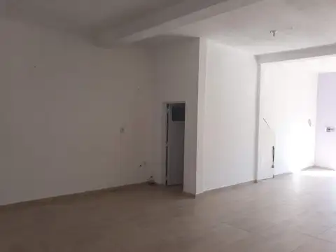 Se vende Local Comercial + Deposito + Galpón