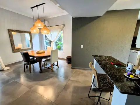 Casa en Venta con 4 cocheras