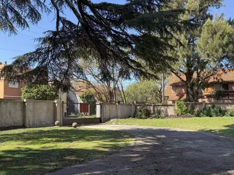 Casa en Venta con 5 cocheras