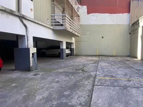 Venta de 11 Cocheras + 2 de Moto en 1 UF