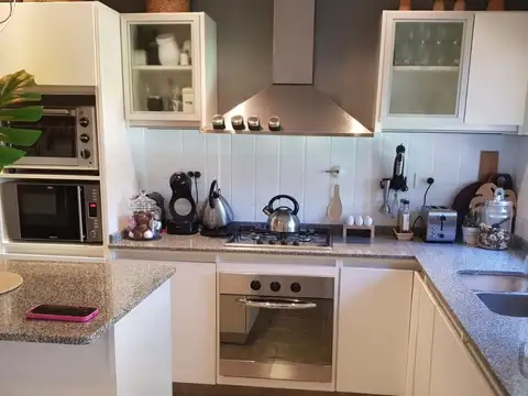 Casa en Venta con 3 cocheras