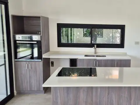 Casa 4 ambientes con 2 baños