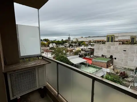 MONOAMBIENTE CON BALCON -ALBERDI-