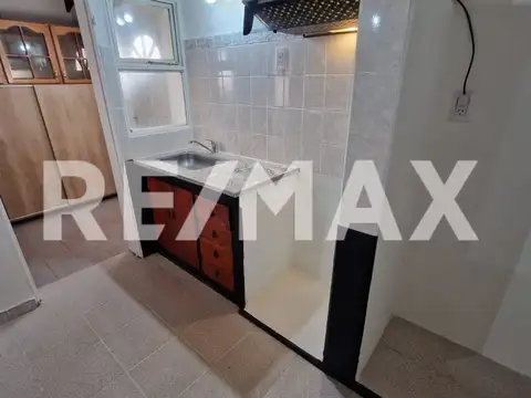 VENTA CASA 2 DORMITORIOS + DEPTO