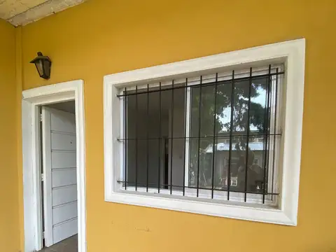 Departamento de 2 ambientes en planta baja y en PH en Muñiz