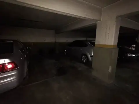 ACCESO POR PORTÓN AUTOMÁTICO, EXCELENTE UBICACIÓN