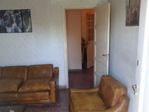 2 casas en luis guillon en venta o permuta