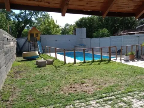 Casa a estrenar con pileta, quincho y jardin en Cañuelas
