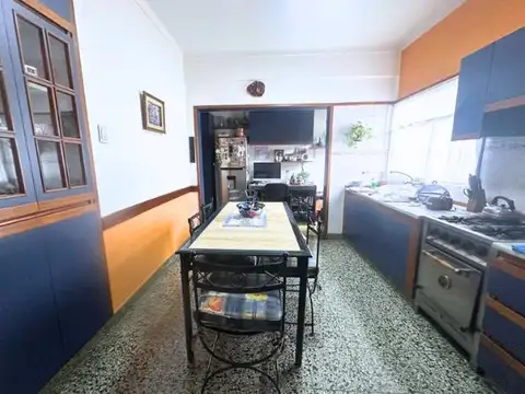 PH  Departamento y Local en zona estacion de tren Jose Marmol.