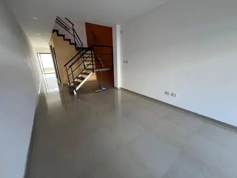 Depto Tipo Casa 3 ambientes con 2 baños