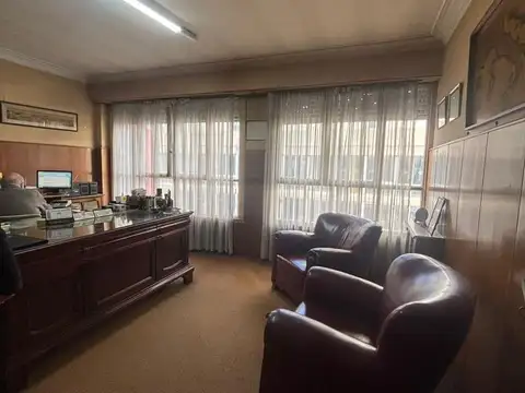 Oficina 8 ambientes con 3 baños