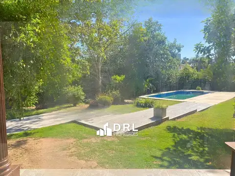 Casa 9 ambientes con 6 baños