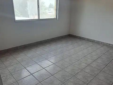 Departamento 6 ambientes con 1 baño