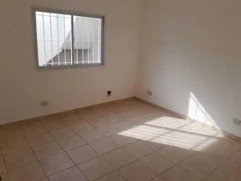 Departamento en Alquiler en Villa Ballester, $ 900.000