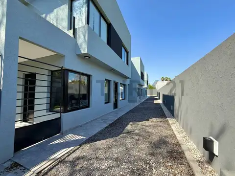 VENTA DUPLEX 2 AMBIENTES EN ITUZAINGO, CON COCHERA Y TERRAZA PRIVADA
