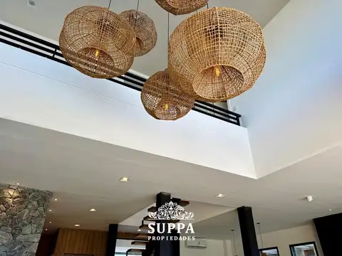 Casa en Venta con 3 cocheras