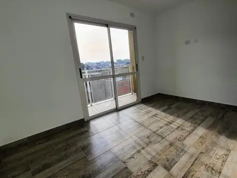 Departamento de 2 amb. Frente